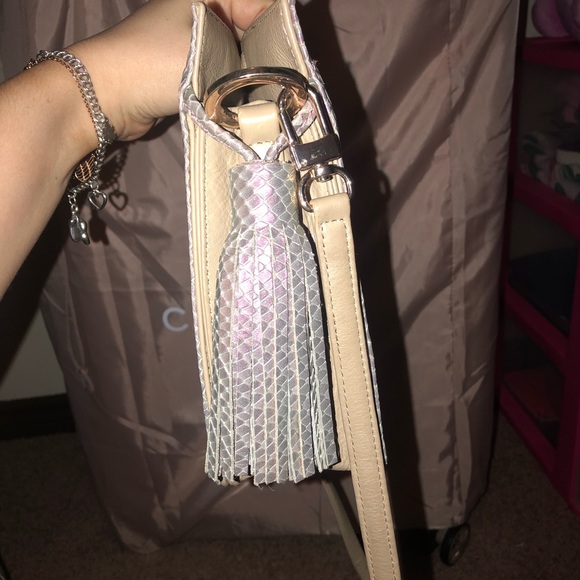 Kelly Wynne “Sorry not sorry” in Prismatic Pink - Picture 3 of 4